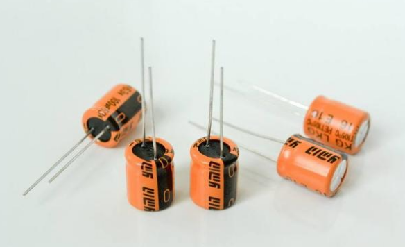 「NIPPON CHEMI-CON」電解電容極性接錯會爆炸，如何避免？